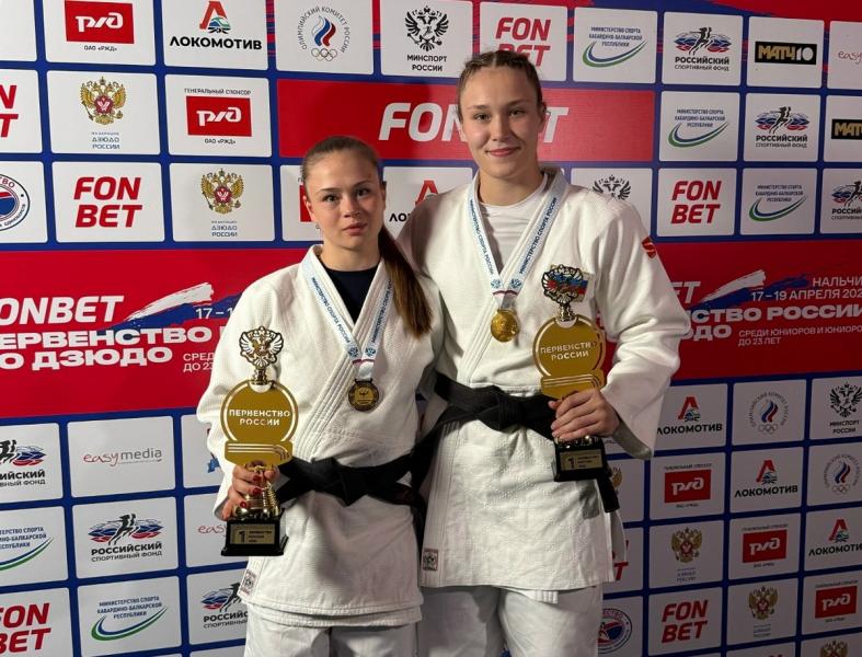 Кристина Коновалова (справа) и Александра Шестопалова